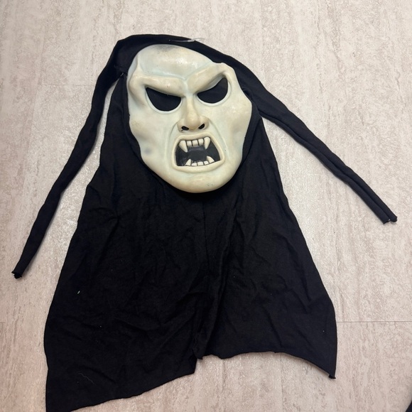 Grim Reaper Halloween costume robe and mask - Picture 5 of 13